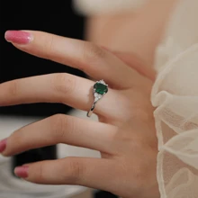 خاتم فريد من نوعه من الفضة الإسترلينية عيار 925، بحجر زمرد أخضر فاخر، للنساء، ولا يسبب الحساسية، مثالي كهدية لأعياد الميلاد والمناسبات الخاصة، إكسسوار أنيق لأي زي