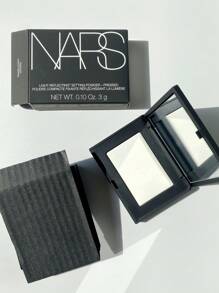 Nars [Mini]LIGHT REFLECTING SETTING POWDER-PRESSED #CRYSTAL 3g This Iconic Formula Locks Makeup In Place All Day With A Luminous Finish. Lightweight And Easy To Blend, It Effortlessly Sets Foundation Without Adding Additional Color Or Coverage. - Pha lê-3g - Xem 8