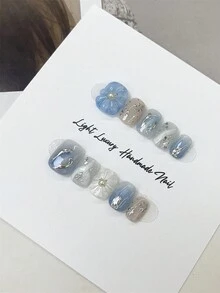 Bộ 10 mẫu vẽ tay đơn giản và đa năng tự làm, màu xanh biển và hồng nude phù hợp, bề mặt móng nhuộm vàng, tạo hình hoa ba chiều vẽ tay, phong cách thanh lịch và nhẹ nhàng tinh tế, bao gồm móng tay giả hình vuông ngắn, 1 gel thạch và 1 dũa móng, hoàn hảo cho cuộc sống hàng ngày và trang phục dự tiệc, dụng cụ làm móng (thẻ trưng bày ngẫu nhiên) - Nhiều màu - Xem 3