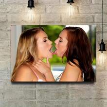1 Poster Canvas-Wooden Frame Female Couple Canvas Painting High Quality Wall Art Printed Poster, Direct Hanging Wall Painting, Home Gift Decoration, Living Room, Bathroom, Bedroom, Kitchen