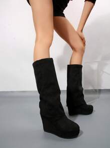 Nuovi stivali corti da donna alla moda per l'export 2024, con punta affusolata e tacco chunky, design semplice e versatile, adatto per l'autunno/inverno, alta domanda per Ognissanti, scelta di moda femminile con zeppa e fondo spesso, da indossare con i leggings