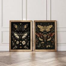 Lot de 2 affiches artistiques sans cadre au style gothique avec des motifs floraux botaniques et des papillons/papillons de nuit. Style esthétique sombre, académique, bohème. Peinture sur canevas minimaliste florale pour décoration de dortoir, appartement, salon, chambre à coucher, maison