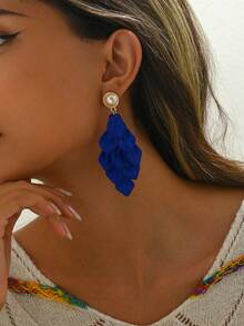 1 Cặp Hoa tai giọt nước cánh hoa tối giản màu xanh nước biển, Hoa tai đính ngọc trai giả thanh lịch dành cho phụ nữ, Thích hợp làm phụ kiện thời trang hàng ngày, Có thể làm quà tặng tinh tế - Xanh đậm - Xem 3