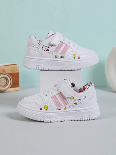 1 双儿童新款时尚休闲百搭可爱印花 PU 钩环设计户外防滑防水平底运动鞋，适合春秋季节