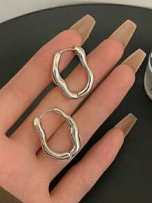 1pair Simple TearDrop Hoop Earrings, Chunky Gold Tone Water Droplet Earrings, U-Shaped Earrings, Oval Hoop Earrings, Stylish And Elegant Lightweight Dainty Women Jewelry, Perfect Gift For Her - Silver - View 4