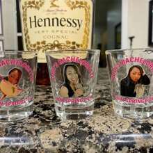 Copas de vino con imágenes, copas de vino personalizadas para cumpleaños, copas de vino divertidas, recuerdos de fiesta con rostros personalizados, copas de vino con rostros, imágenes, adornos navideños personalizados, regalos divertidos para el amigo invisible, regalos para el amigo invisible, regalos de Navidad para mamá, regalos de Navidad para hombres, regalos de Navidad para mujeres, renovación otoñal del hogar