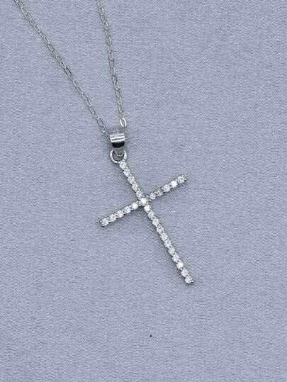 قلادة صليب كبيرة مرصعة بالماس الزركونيا من الفضة الإسترليني عيار 925 بطراز كلاسيكي هيب هوب، مناسبة للرجال والنساء، للخطوبة والزفاف وهدايا الصداقة، حفلات الزفاف واليومي والمناسبات الرسمية. مصنوعة يدويًا من الفضة الإسترليني عيار 925، غير مسببة للحساسية، تصميم أنيق وبسيط، مثالية للعمل والحفلات والتنقل، هدية راقية لأفضل الأصدقاء