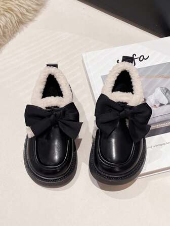 1 Pair Girls' Flat Shoes, Round Toe Cute Versatile With Bowknot , Furry Trim Slip-On, Easy To Clean Black, Christmas Themed, Suitable For Winter/Holiday Parties