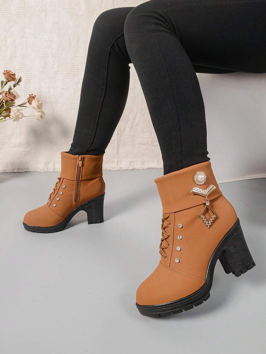Giày bốt cổ ngắn đế dày lót giữ nhiệt bằng kim loại đính ngọc trai giả da lộn cho nữ, giày bốt cao gót đế dày có khóa kéo bên hông phù hợp cho mùa thu/đông - Nâu 2 - Xem 1