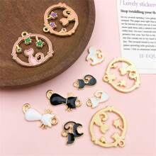 10 Mặt dây chuyền hình mèo con dễ thương bằng men ngẫu nhiên, Mặt dây chuyền bằng hợp kim kẽm mạ vàng dùng để làm đồ trang sức DIY - Hoàn hảo cho vòng cổ, vòng tay, hoa tai và móc khóa - Nhiều màu - Xem 1