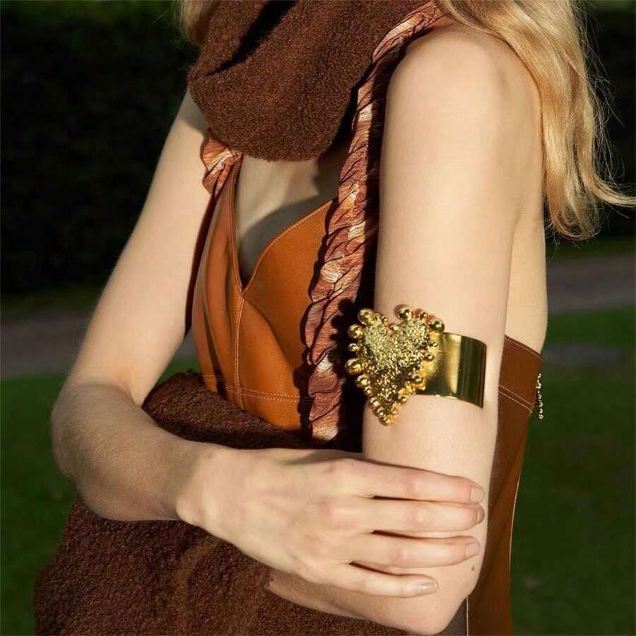 1 件装复古大心形开口宽面金属手链粗款珠宝夸张手臂手链两种佩戴方式适合时尚高端女孩佩戴 - 彩色 - 查看 1