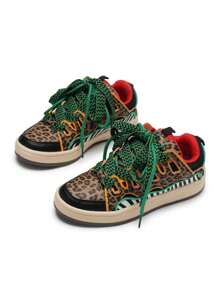 DareSee 休闲豹纹低帮运动鞋，舒适运动平底鞋，四季皆宜，时尚情侣款，大码可选。适合音乐节、Y2K音乐节、返校季、秋冬季节等场合，也是音乐节的理想礼物。 - 彩色 - 查看 11