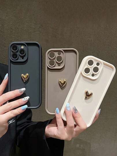 1 pièce Étui de téléphone en silicone doux de couleur unie, de luxe, mignon et 3D avec un cœur doré. Bords surélevés pour protéger l'appareil photo. Compatible avec la série . Couvercle mat bonbon antichoc en TPU.