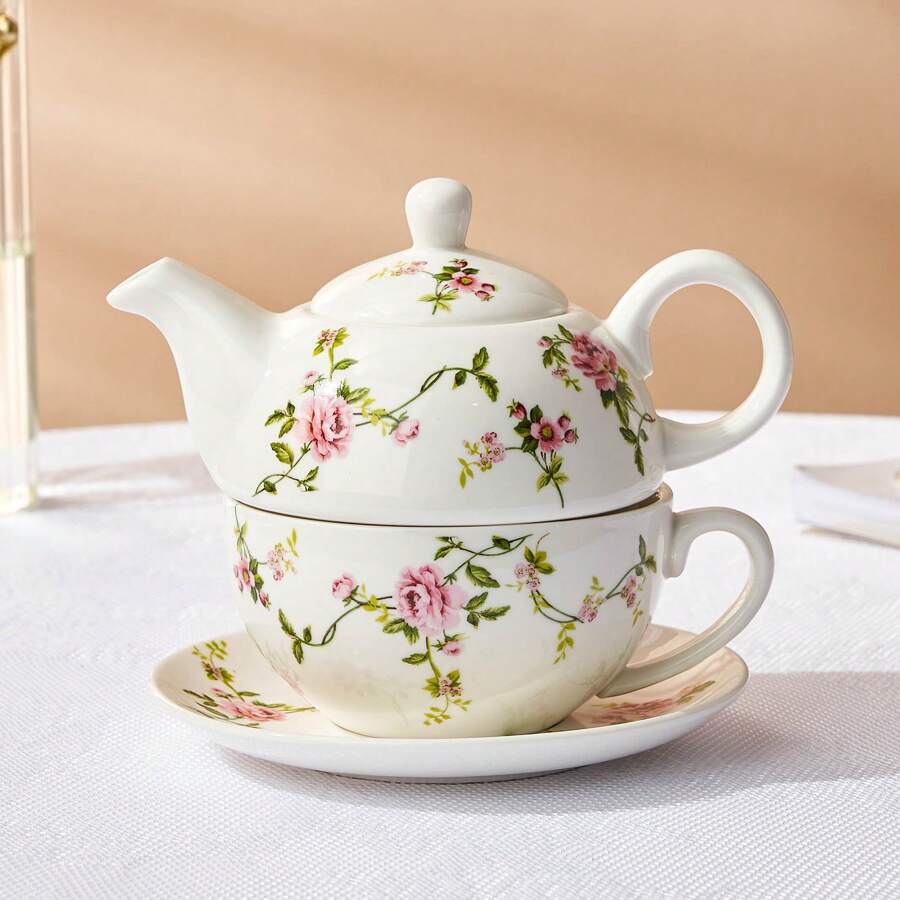 Bộ ấm trà kiểu cổ điển trang nhã, phù hợp sử dụng trong nhà bếp và phòng ăn. Ngoài ra, còn có các bộ ấm trà, ấm cà phê và tách trà thích hợp cho các hoạt động ngoài trời, cắm trại và các dịp khác.