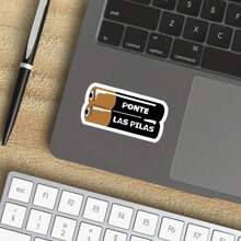 Pegatina de meme de baterías en español "¡Ponte las pilas!" de 3 pulgadas - Perfecta para portátiles, botellas de agua, diarios y escritorios | Ideal para hispanohablantes, amantes de la motivación y entusiastas de los memes | Regalo ideal para amigos, compañeros de trabajo y estudiantes | Pegatina divertida y relatable para la productividad y la motivación diaria - 3 pulgadas/7,62 cm - Ver 7