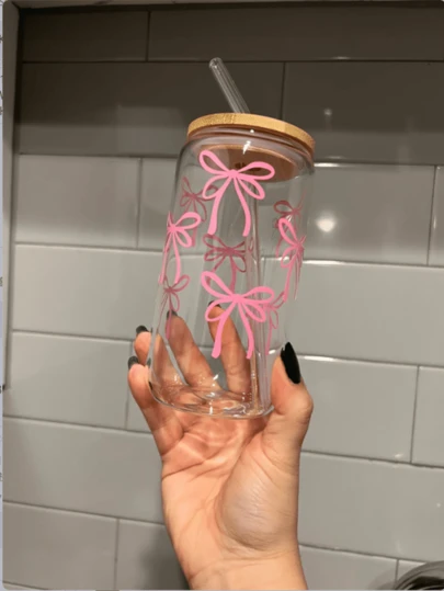 1 set de 16 oz Bocal en verre borosilicaté avec couvercle en bambou et paille en verre - Lavage à la main uniquement, réutilisable, sans plomb, tasse à eau tourbillonnante, polyvalente - Thème de Noël et de sport pour verres