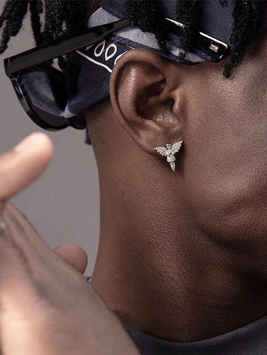2 piezas Pendientes con alas de ángel estilo europeo y americano, pendientes de lujo ligeros con diamantes completos y zafiro, estilo callejero hip-hop personalizado para hombres