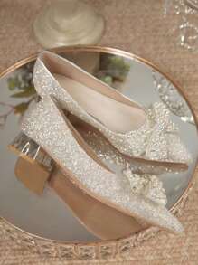 Zapatos de tacón alto elegantes para damas con decoración de mariposa de cristal, puntera afilada, color plateado, tacón grueso, estilo slip-on, elegantes, para fiestas