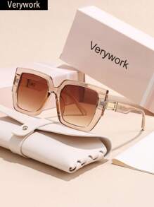 Verywork 1 chiếc Kính thời trang nữ phong cách đường phố hình học chất lượng cao Thiết kế thương hiệu đi kèm với hộp đựng và khăn lau là lựa chọn lý tưởng làm quà tặng Phụ kiện lễ hội âm nhạc đường phố Kính thời trang cho phụ nữ Kính râm cho phụ nữ Phụ kiện bãi biển Cổ điển Y2k - Nhiều màu - Xem 13
