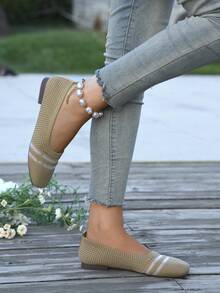 女士时尚新款透气纯色方头柔软平底一脚蹬休闲运动鞋，适合妈妈，舒适运动乐福鞋 - 卡其色 - 查看 6