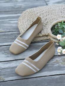 女士时尚新款透气纯色方头柔软平底一脚蹬休闲运动鞋，适合妈妈，舒适运动乐福鞋 - 卡其色 - 查看 4