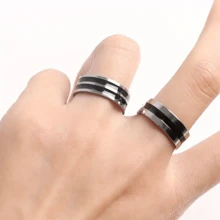 Set de 20 anillos de acero inoxidable con rayas de moda para mujeres y hombres, de colores mixtos, joyería simple perfecta para variedad de estilos y regalos - 20 anillos de acero inoxidable rayados - Ver 9