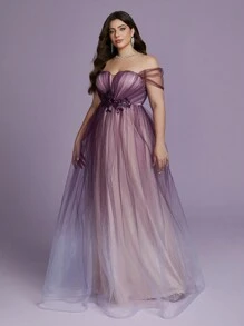 Chiếc váy phù dâu cỡ lớn thanh lịch này có thiết kế trễ vai với tay áo ngắn bằng vải chiffon, dáng dài thướt tha, cùng các chi tiết thêu và lưới lãng mạn toát lên vẻ quyến rũ. - Màu tím - Xem 3