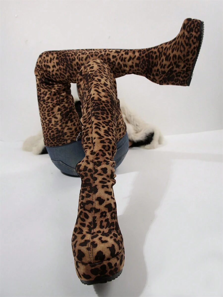 2024 新款女士豹纹绒面过膝靴，坡跟厚底可调节高度马靴，适合秋冬季户外活动 - 彩色 - 查看 1