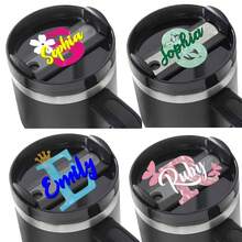 1 件 40 盎司玻璃杯汽车杯定制名牌。个性化名牌，带有从 A 到 Z 的 26 个字母。玻璃杯吸管盖配件。定制盖子名牌。手工礼品。万圣节和圣诞节送给家人、朋友和爱人的礼物 - 圖案6 - 查看 4