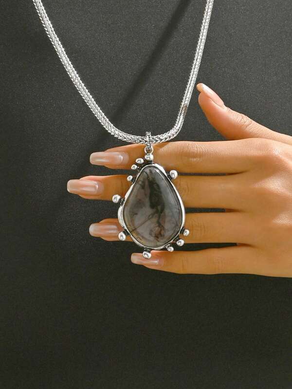 1pc Vintage Retro Distressed Silver-Tone Plastic Pendant With Asymmetrical Resin Bead Necklace, Chunky Jewelry Suitable For Sweaters In Autumn/Winter And Year-Round Wear. Each Resin Bead Is Handmade With Unique Ink Painting Patterns.