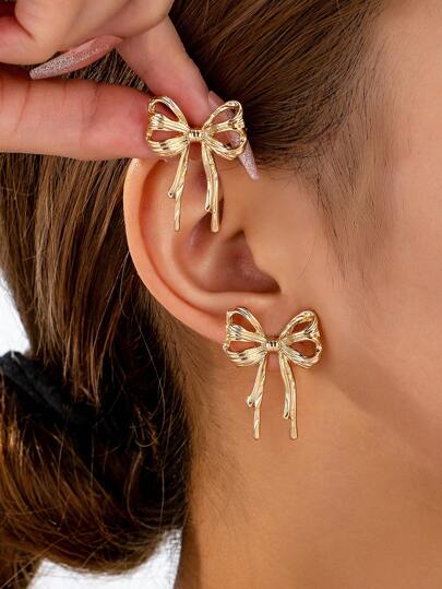 SHEIN MOD 1 Pair Fashionable Unique Butterfly Design Simple Elegant Stud Earrings For Women