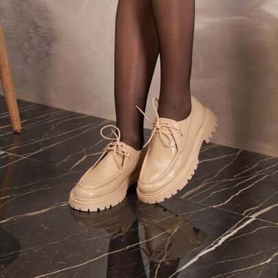 Women's Derby Shoes With Textured Sole - Solid Color Fashionable Patent Leather, Modern Style, Comfortable For Daily Wear