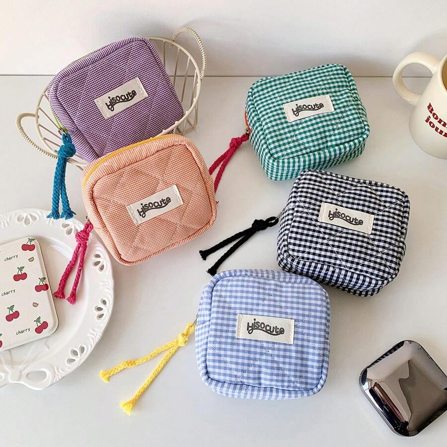 1 Túi đựng son môi mini kiểu Hàn Quốc kẻ caro dành cho nữ, túi trang điểm nhỏ gọn du lịch, túi đựng băng vệ sinh có khóa kéo, túi đựng băng vệ sinh nhỏ xinh, túi đựng đồ du lịch đa năng với họa tiết dễ thương, thích hợp để đựng các sản phẩm chăm sóc cá nhân của phụ nữ. Quà tặng cho nữ, quà Giáng sinh, ý tưởng quà tặng cho nữ, túi nhỏ, túi trang điểm, đồ dùng du lịch thiết yếu. - Nhiều màu - Xem 1