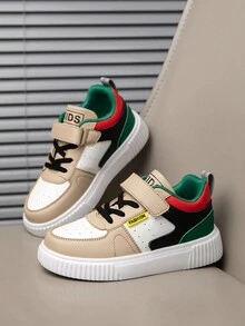 时尚字母印花彩色复古拼接儿童运动鞋，儿童钩环扣低帮平底舒适防滑男女学生返校休闲运动鞋 - 棕色 - 查看 3