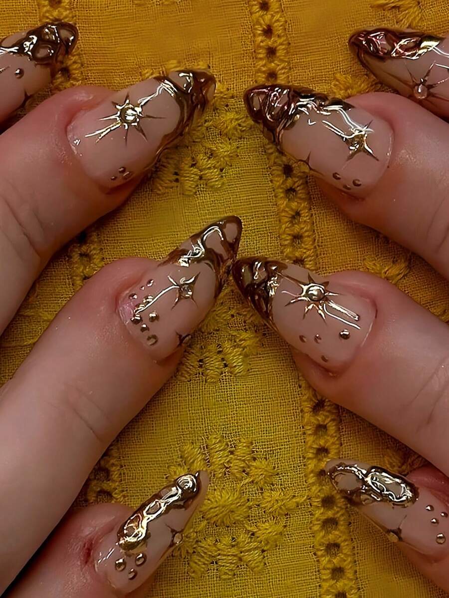 30片/套 现代简约休闲优雅街头风个性化复古3D不对称装饰青铜金水钻美甲贴纸套装，瞬间提升您的造型，适合精致优雅的女孩和女士日常及购物使用。 - 金色 - 查看 1