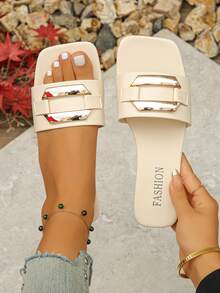 Dép xỏ ngón thời trang thường ngày cho nữ, thoải mái, đa năng, tối giản, trang trí bằng kim loại hình vuông cỡ lớn, dép xỏ ngón đế bằng hở ngón - Màu be - Xem 1