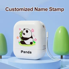 带有防洗墨水的自定义名称印章 - 用于织物标签的个性化印章 - 适用于服装、毯子和毛巾 - 持久墨水，洗涤后不褪色 - 非常适合整理洗衣和个人物品 - 方便居家、旅行和户外活动 - 彩色 - 查看 7