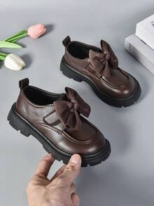 1 双女童经典简约大蝴蝶结厚底乐福鞋，舒适一脚蹬牛津鞋，修身效果，英伦风格 - 棕色 - 查看 3