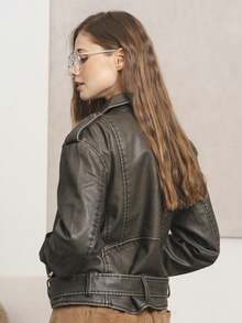 Damska kurtka skórzana z paskiem, luźny krój i zamek, modny, fajny, minimalistyczny styl, retro