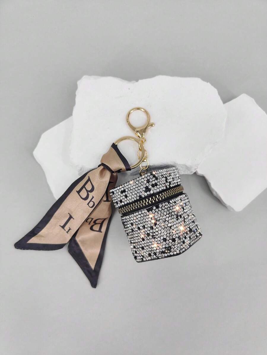 1 chiếc hộp đựng tai nghe vuông nhỏ đính đá Rhinestone, ví đựng tiền xu, mặt dây chuyền All Match, hộp đựng tai nghe mini, hộp đựng son môi hình trụ đính đá Rhinestone, ví đựng tiền xu sáng bóng Crossborder phổ biến, móc chìa khóa, hộp đựng tai nghe mini sang trọng phổ biến thời trang, mặt dây chuyền móc chìa khóa đa năng