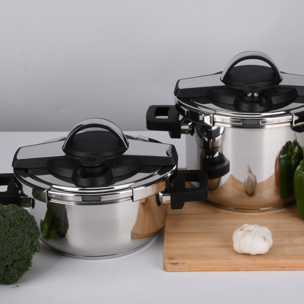 BergHOFF Essentials Stainless Steel Pressure Cooker 6.3qt. Silver Vita