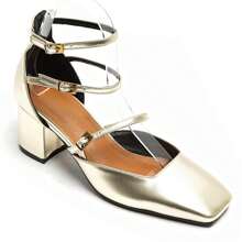 多带粗跟漆皮高跟鞋——现代优雅与舒适