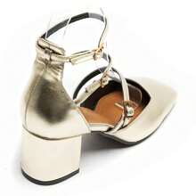 多带粗跟漆皮高跟鞋——现代优雅与舒适