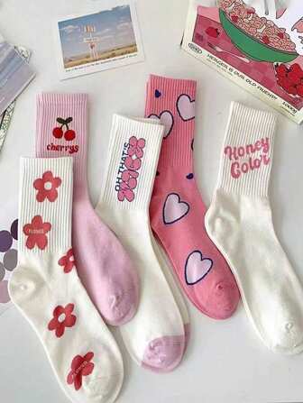 5 أزواج من الجوارب متوسطة الطول للنساء بطبعات كرتونية جميلة على شكل قلب، حرف، وكرز، ناعمة ومريحة، متعددة الألوان عصرية للارتداء اليومي