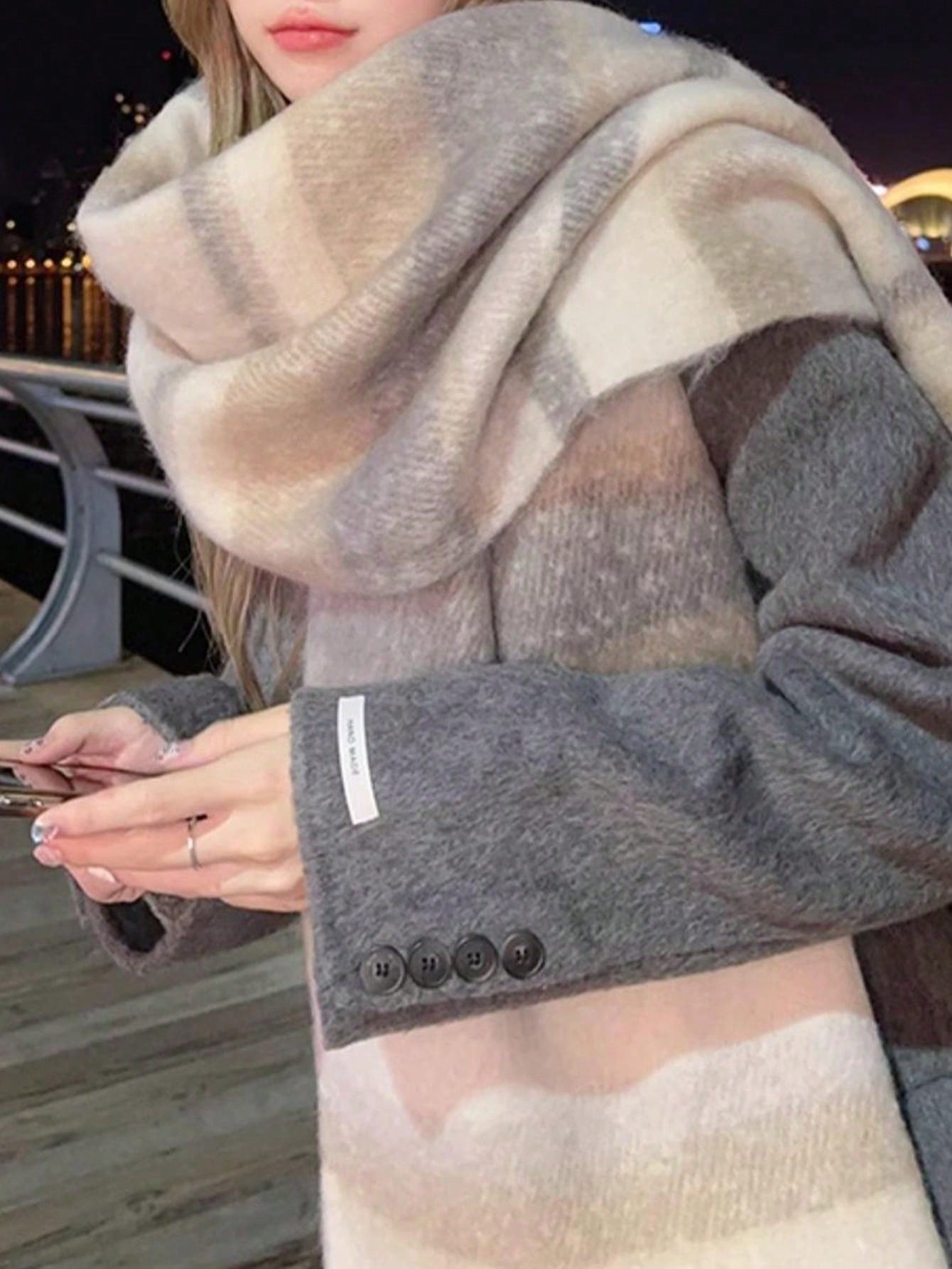 قطعة واحدة وشاح تأثيري عالي الجودة بتصميم كرتوني ج...