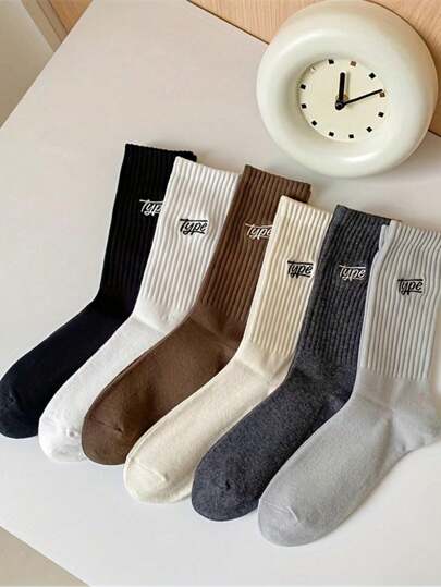 6 pares de calcetines de otoño e invierno para hombre. Calcetines de tubo medio con de unicolor, calcetines de baloncesto deportivos en blanco y negro, calcetines de tubo medio de otoño e invierno con bordado de letras y calcetines deportivos elásticos de para estudiantes.