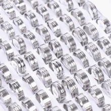 Set de 20 anillos de acero inoxidable con rayas de moda para mujeres y hombres, de colores mixtos, joyería simple perfecta para variedad de estilos y regalos - 20 anillos de acero inoxidable rayados - Ver 8