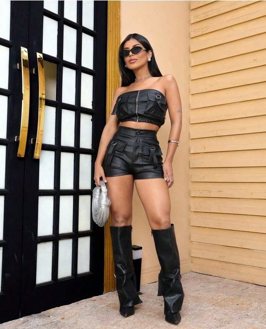 Shorts Feminina Couro Sintético Cintura Alta cargo- bermuda - Preto - Visão 1
