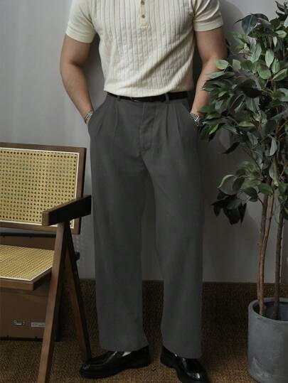 بنطلون رسمي للرجال بقصة مستقيمة وكسرات، لون أحادي