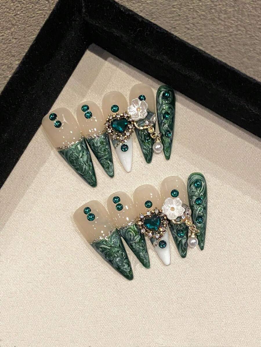 10 件豪华套装，包含绿宝石、水晶心形、白色人造珍珠母贝小花人造珍珠吊坠装饰，适合女性派对场合的优雅装扮，可重复使用的指甲油贴纸套装，配有迷你磨刀棒，可按压指甲，美甲用品，美甲 - 綠色 - 查看 1